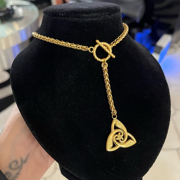 Celtic knot triangle trisquel y shape lariat toggle clasp chain necklace - Picture 3 of 10